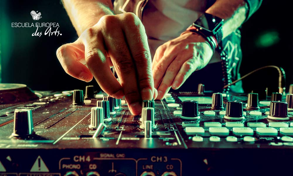 ¿Cómo se pueden utilizar las escalas musicales en el DJing?