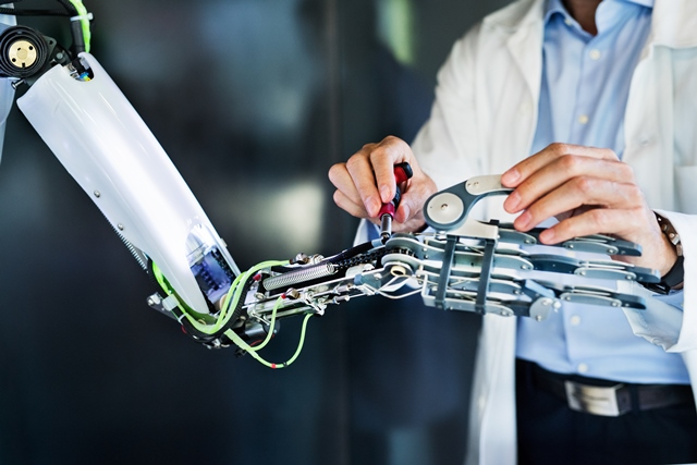 ¿Qué estudia el control mecatrónico?